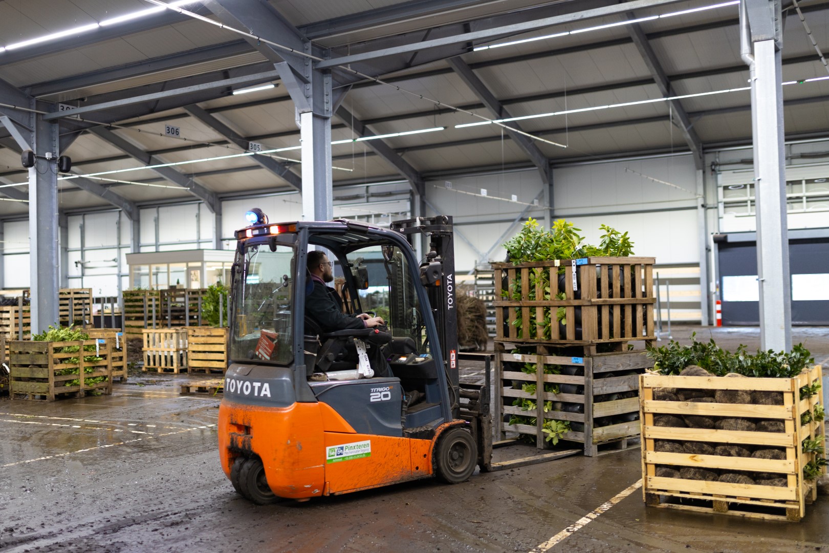 Loods magazijn vorkheftruck orders Boot En Dart